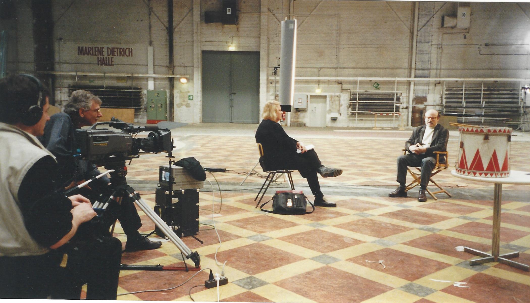 Ullabritt Horn im Interview mit dem Filmemacher Volker Schlöndorff in Babelsberg.